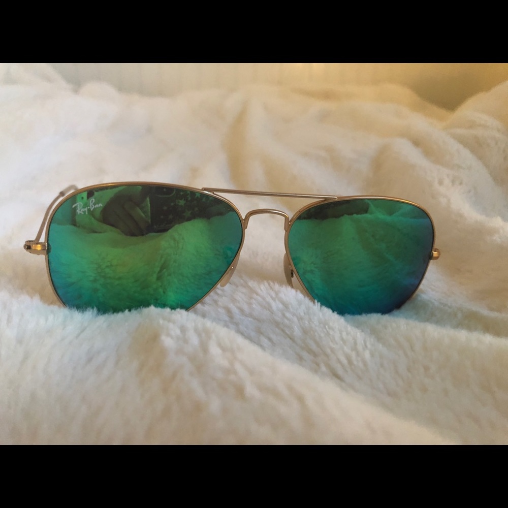 RAY BANS!!!!